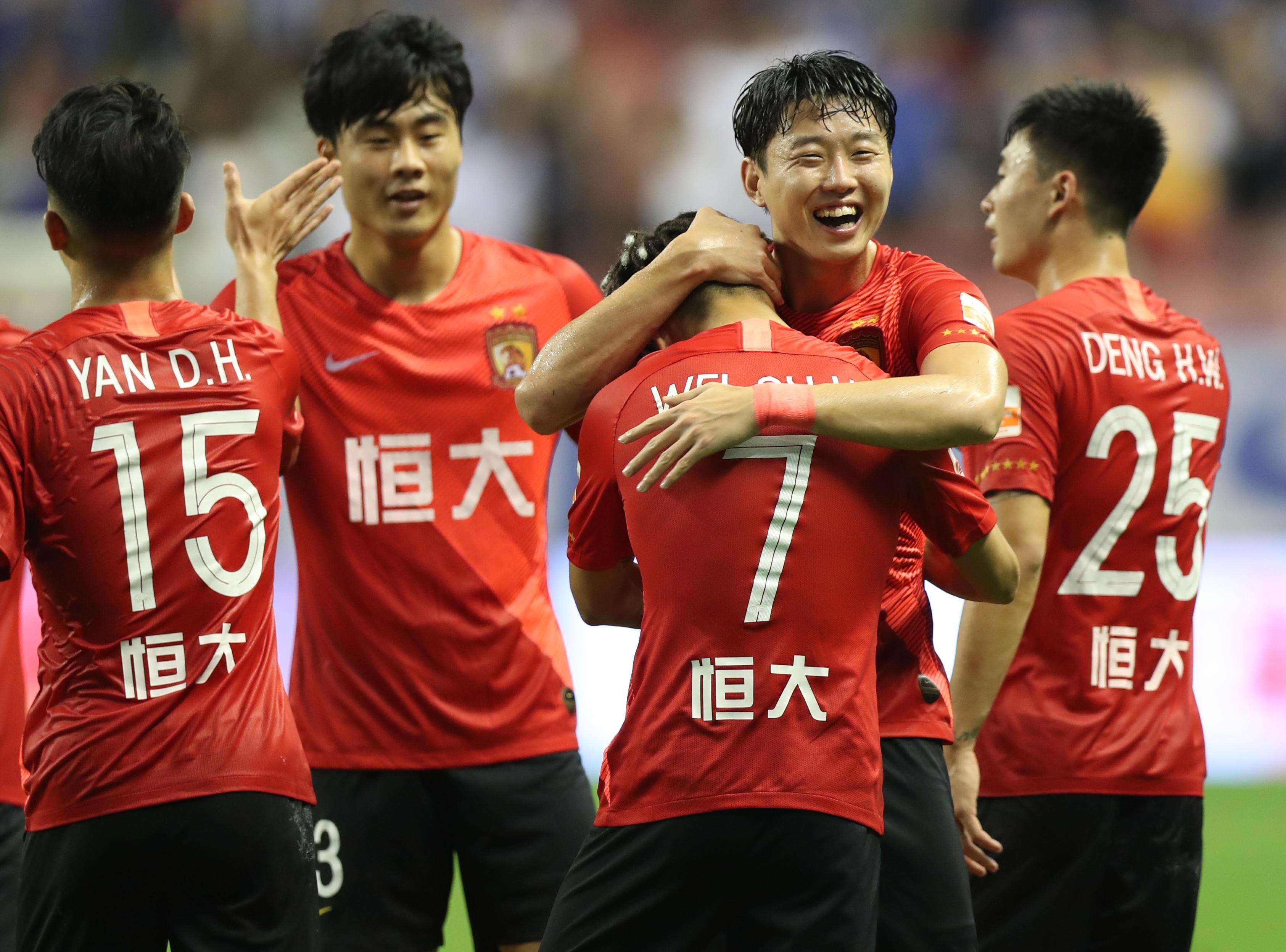 LOL：Uzi参加名人堂入驻仪式，Theshy提前预定第三个名额，Caps紧随其后