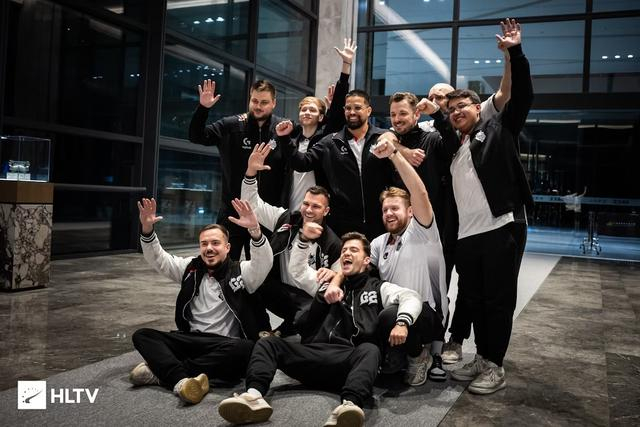 手机《PUBG》携手保时捷，开启备战寒冬计划