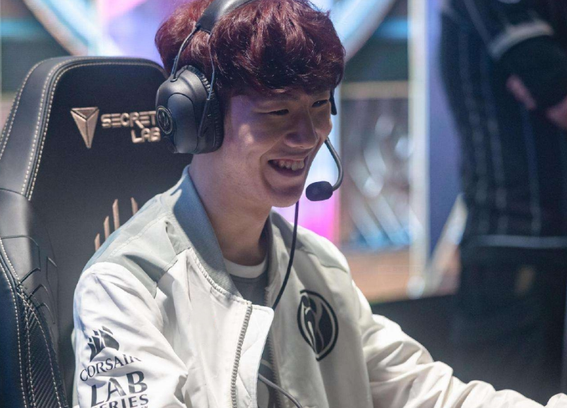 战胜心魔，RNG时隔1047天再次战胜BLG