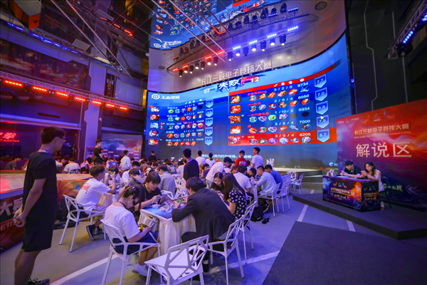 Rookie：Qingtian那波1v3挺帅的，我们五个人会为冠军而努力